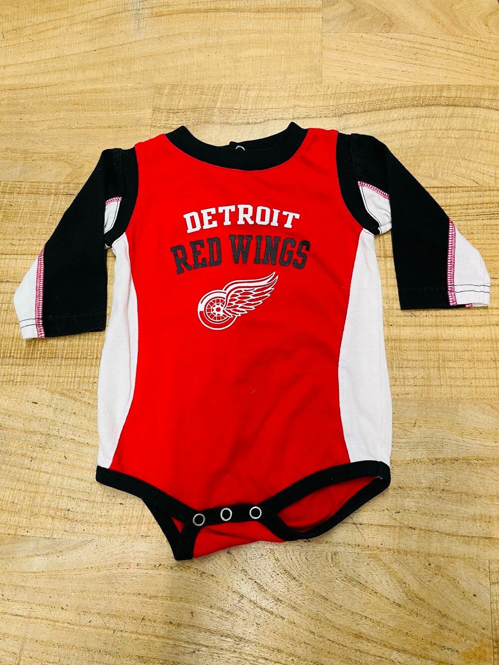 My NHL Detroit RedWings size 3-6 months
